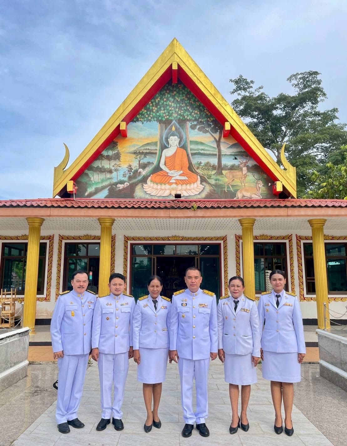 พช.สะบ้าย้อย ร่วมพิธีทำบุญตักบาตรและพิธีเจริญพระพุทธมนต์ เพื่อถวายพระราชกุศล เพื่อเฉลิมพระเกียรติสมเด็จพระนางเจ้าฯ พระบรมราชินี เนื่องในโอกาสวันเฉลิมพระชนมพรรษา 3 มิถุนายน 2568